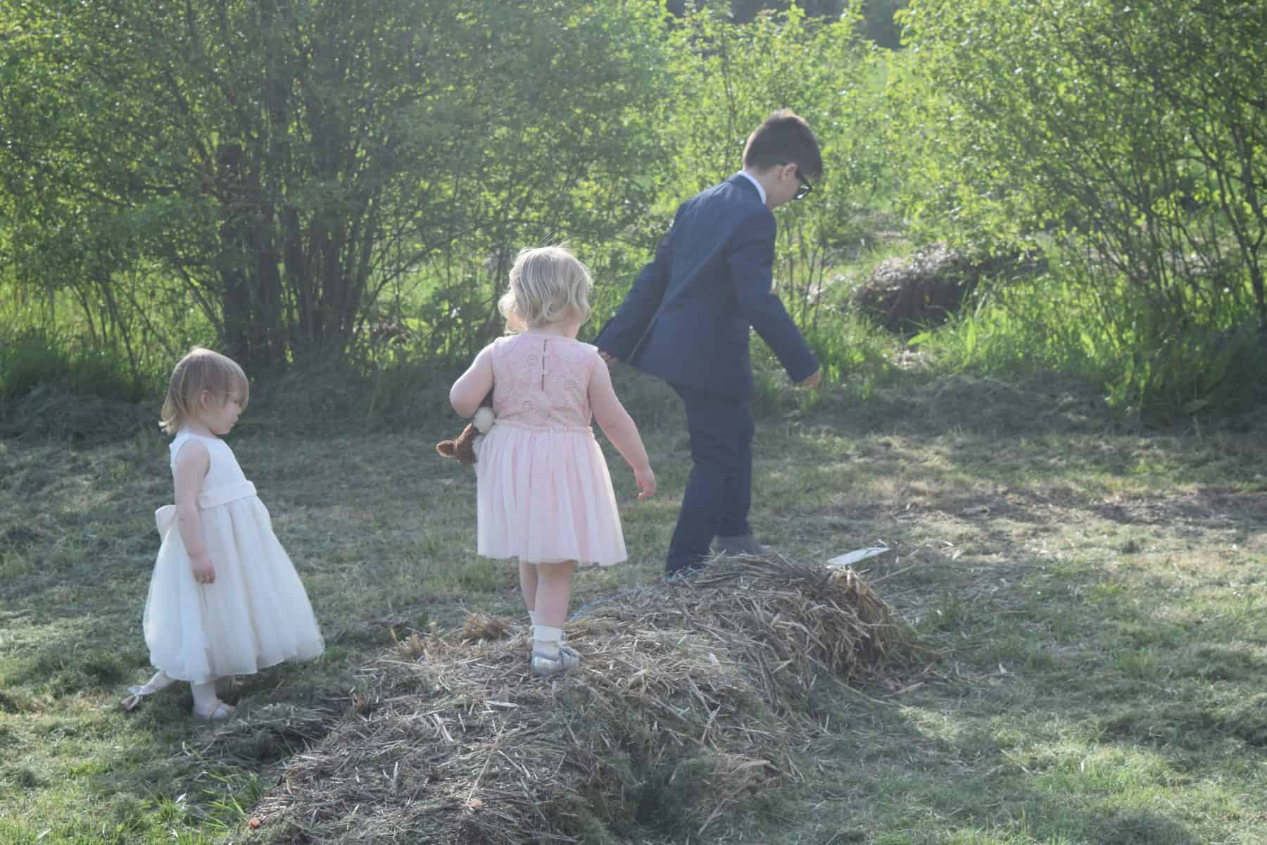 children at a wedding