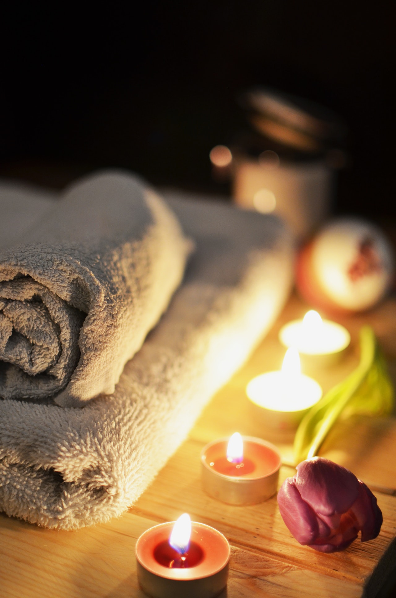 Relaxing bathroom with candles