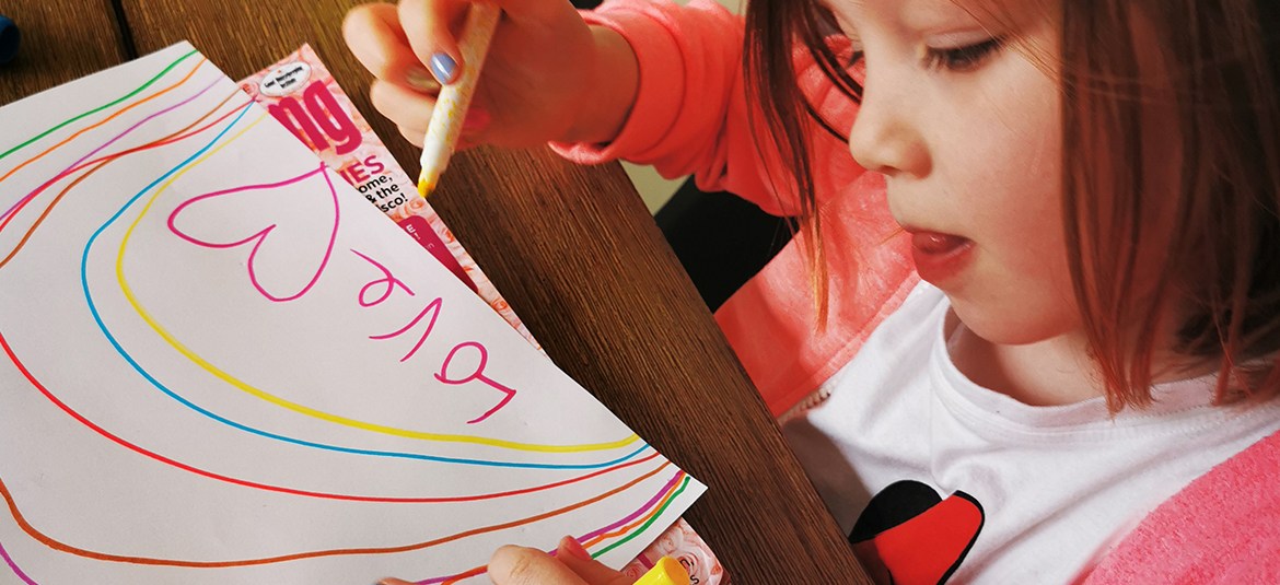 girl drawing a picture during coronavirus