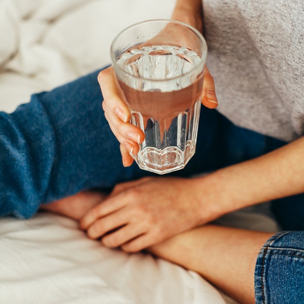 person-holding-drinking-cup-sitting-1458684